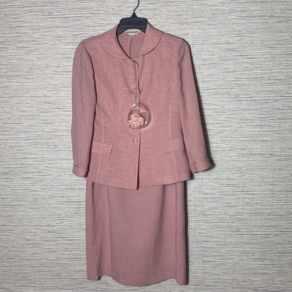 JOHANEX Pink Blazer & Skirt Set with Floral Corsage – Size Small 4–6 (832)